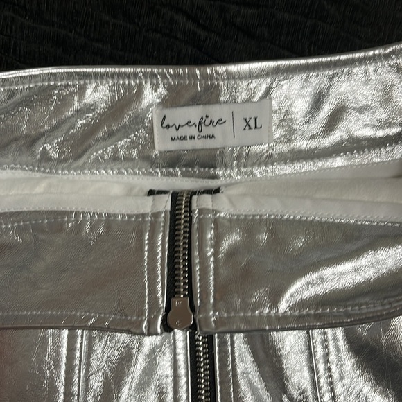 Zippered Silver skirt - Picture 2 of 5